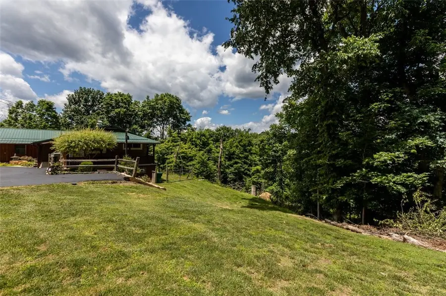 996 N. Bluff Drive, New Kensington, PA 15068 - #2