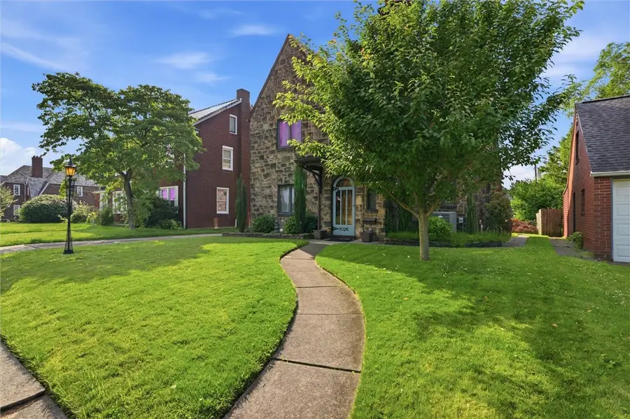1026 Woodberry Rd, New Kensington, PA 15068 - #2
