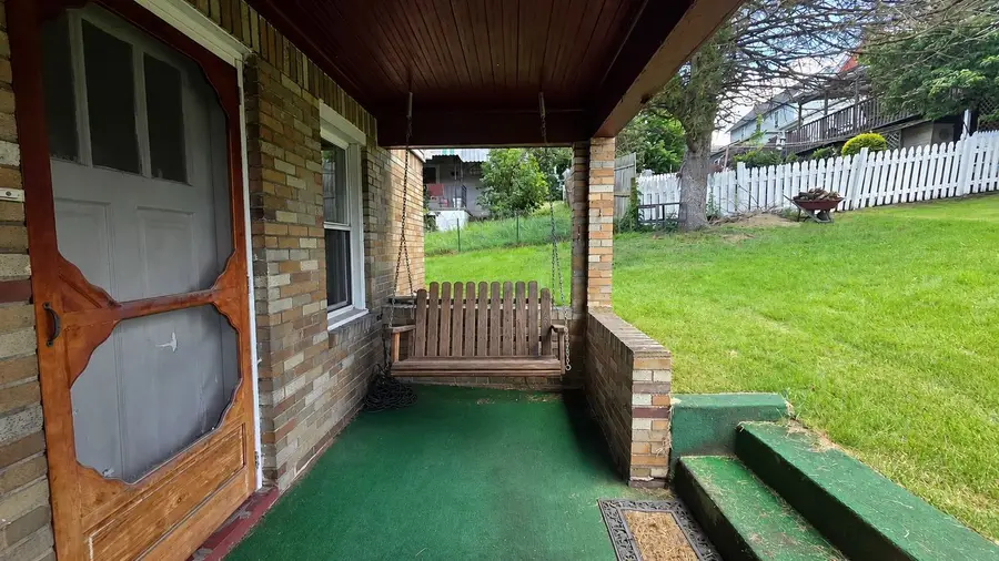 913 Hancock Avenue, Vandergrift, PA 15690 - #2