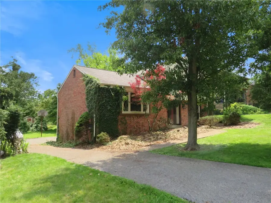 171 Cassia Dr, Clairton, PA 15025 - #2