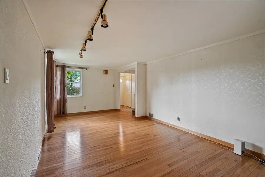 3931 Boulevard Dr, Pittsburgh, PA 15217 - #3