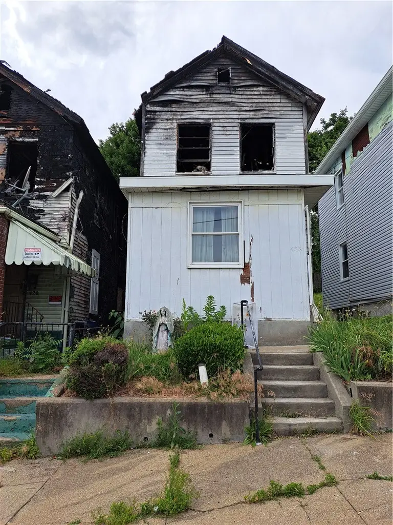 422 E Washington St, Rochester, PA 15074 - #1