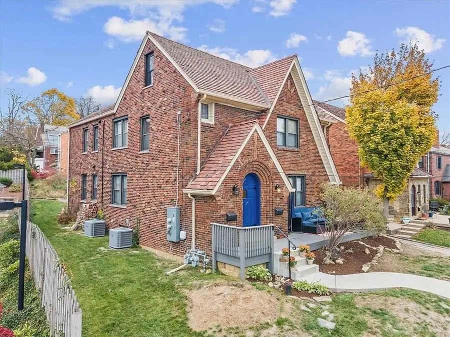 540 Lansdale Pl, Pittsburgh, PA 15228 - #2