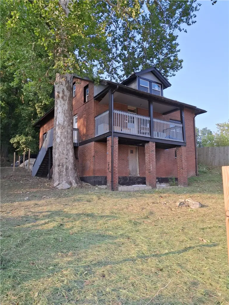 109 Phillips Pl, New Castle, PA 16101 - #2