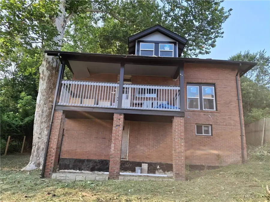 109 Phillips Pl, New Castle, PA 16101 - #3