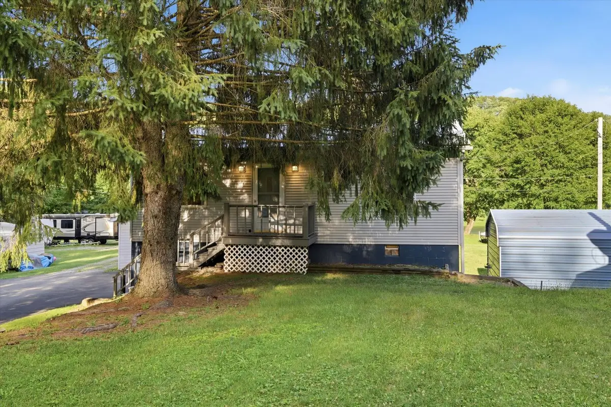 952 Seybertown Rd, Karns City, PA 16041 - #1