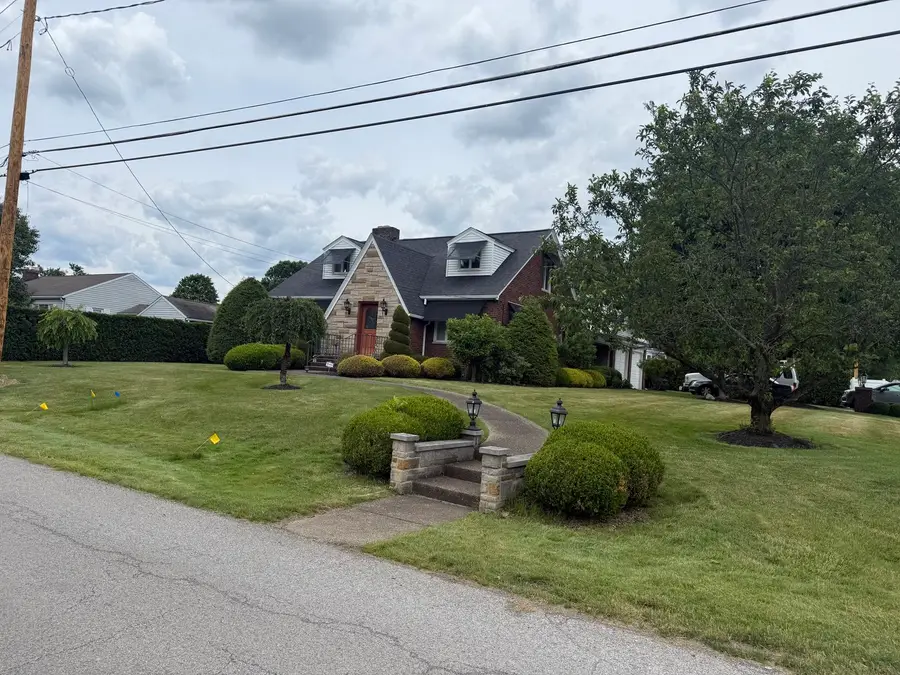 102 W Fairmont Avenue, New Castle, PA 16105 - #2