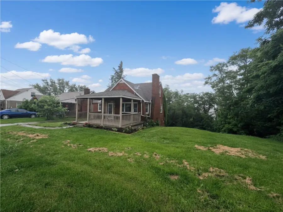1166 N Main St, Washington, PA 15301 - #2