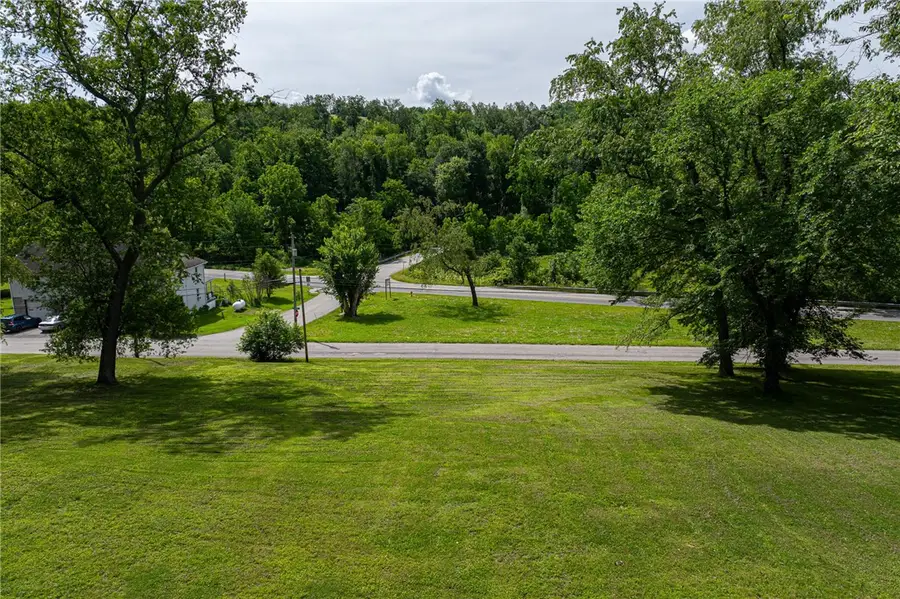 60 Woodrow Dr, Hickory, PA 15340 - #2