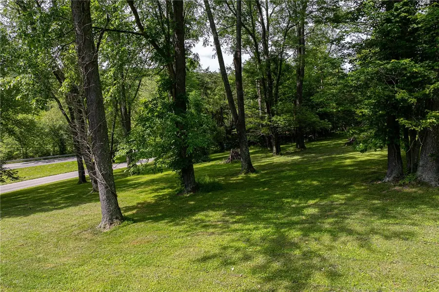60 Woodrow Dr, Hickory, PA 15340 - #3