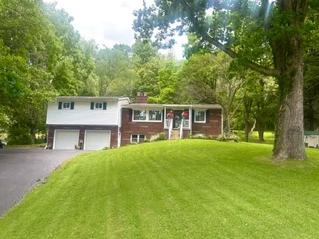 652 River Rd, Greenville, PA 16125 - #1