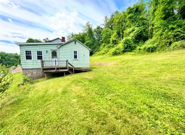61 Mcmichael Rd, Carnegie, PA 15106