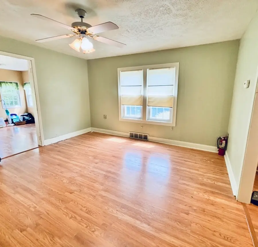 61 Mcmichael Rd, Carnegie, PA 15106 - #3