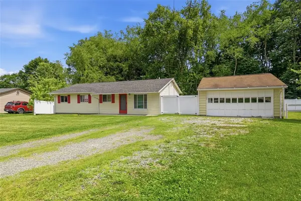 225 Sandalwood Dr, Cranberry Twp, PA 16066