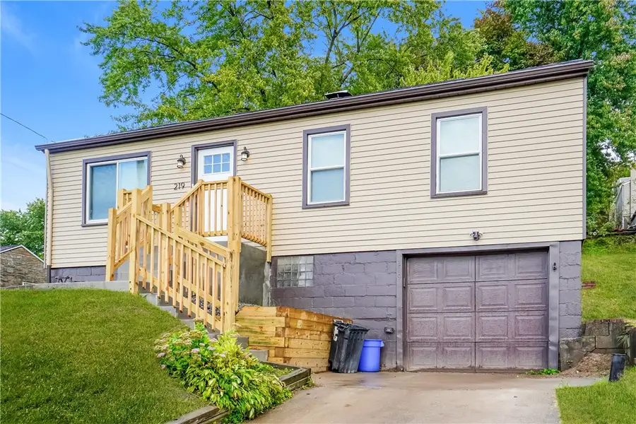 219 Maple Dr, Monroeville, PA 15146 - #2
