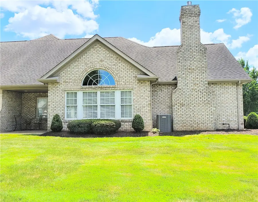 3701 Tudor Dr, Butler, PA 16001 - #3