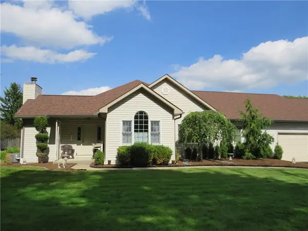 806 Kocher Dr, Grove City, PA 16127