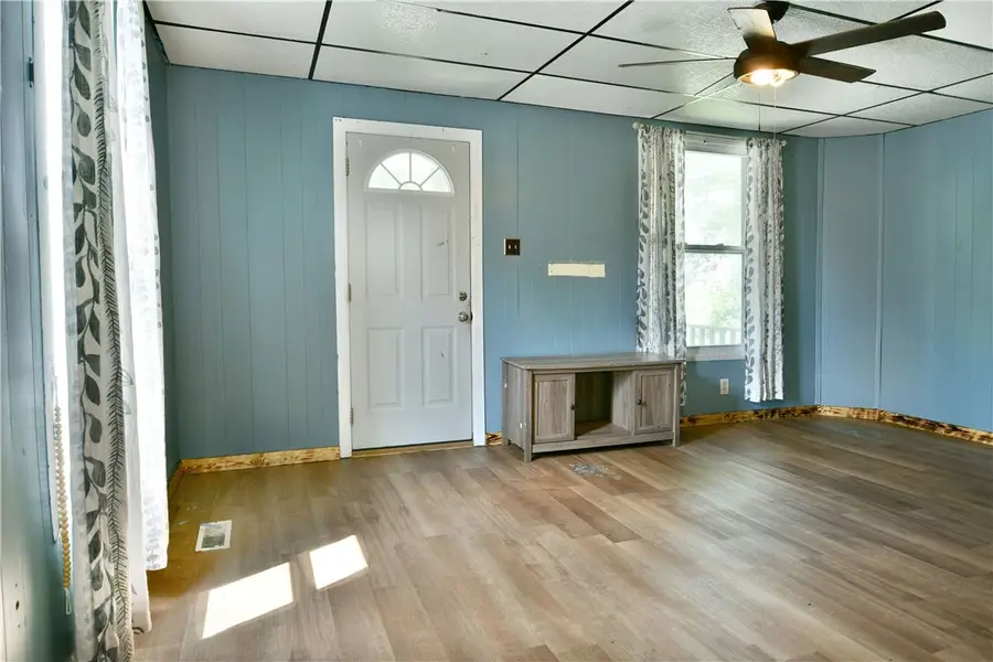 574 Thornton St, Sharon, PA 16146 - #3