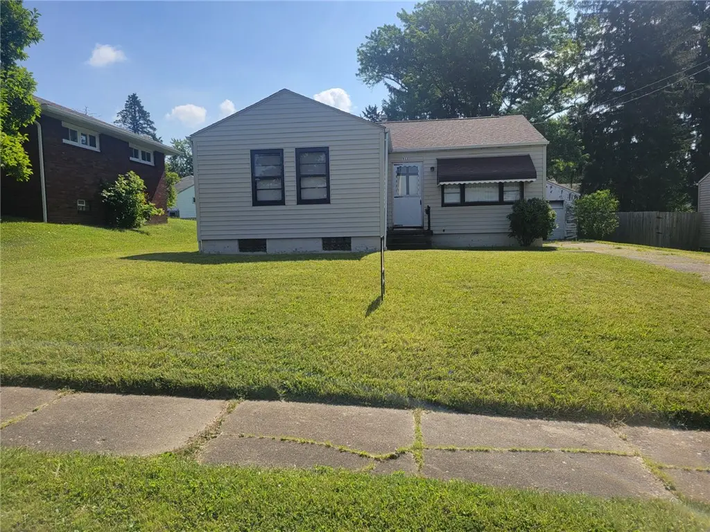 913 Indiana Ave, Farrell, PA 16121 - #1