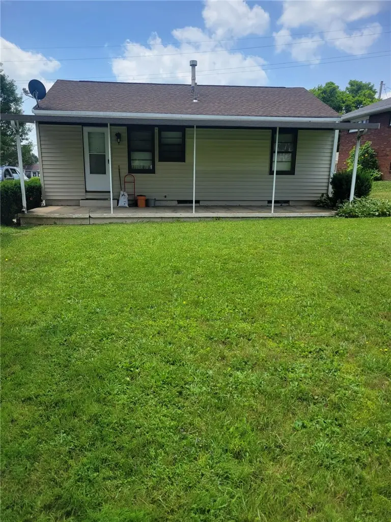 913 Indiana Ave, Farrell, PA 16121 - #3