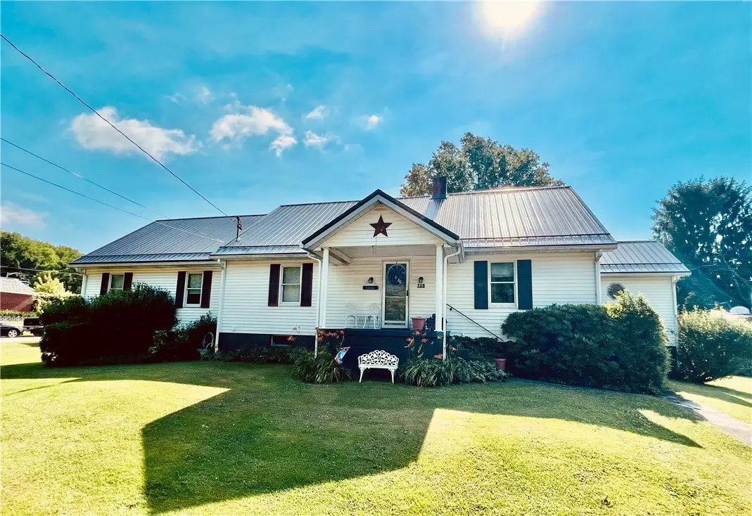 208 N. 2nd St, Masontown, PA 15461 - #1