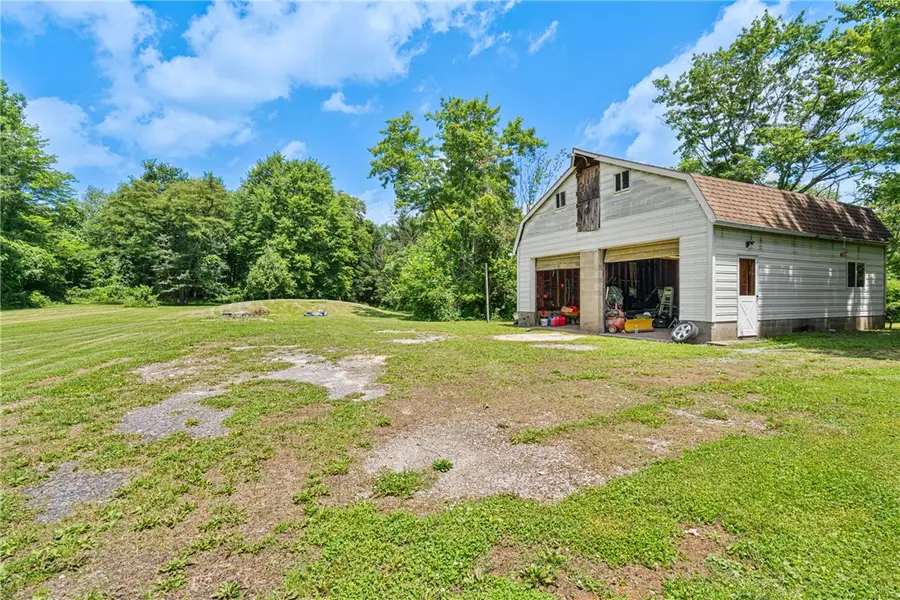 642 Wallace Run Rd, Beaver Falls, PA 15010 - #2