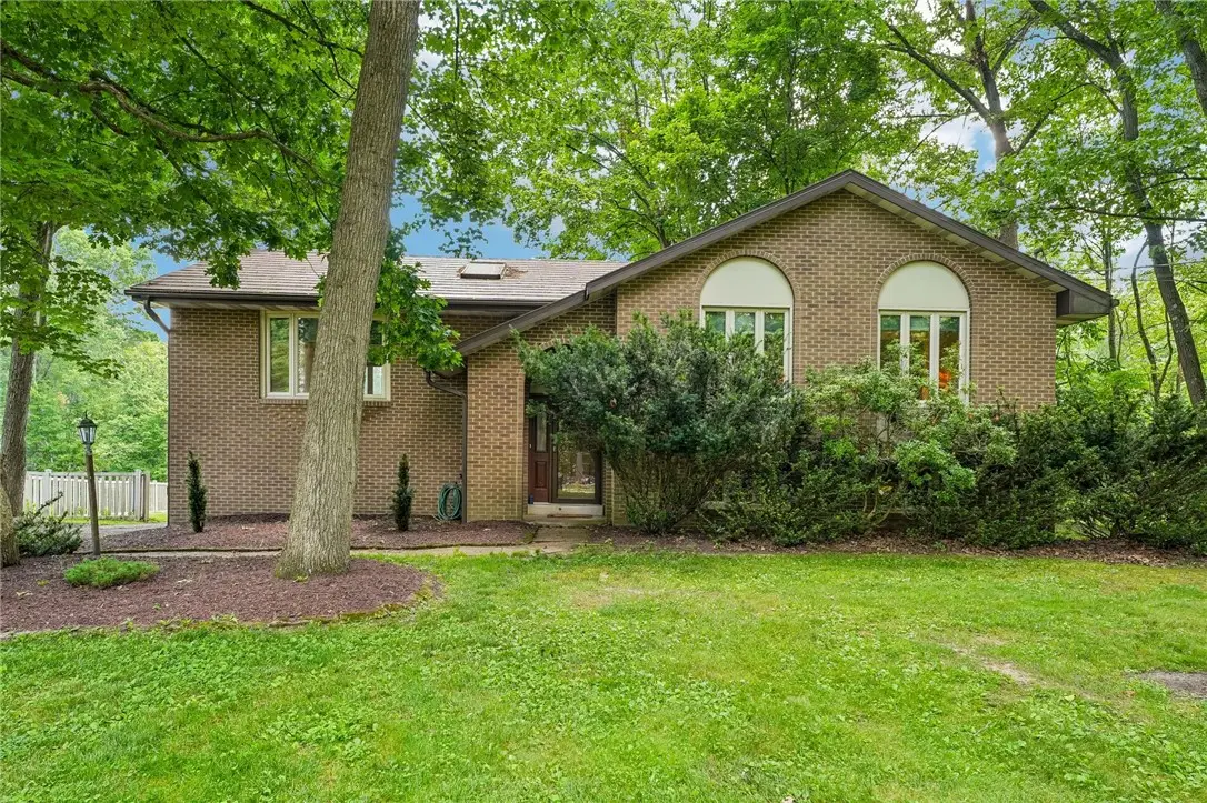 129 Green Forest Dr, Baden, PA 15005 - #1