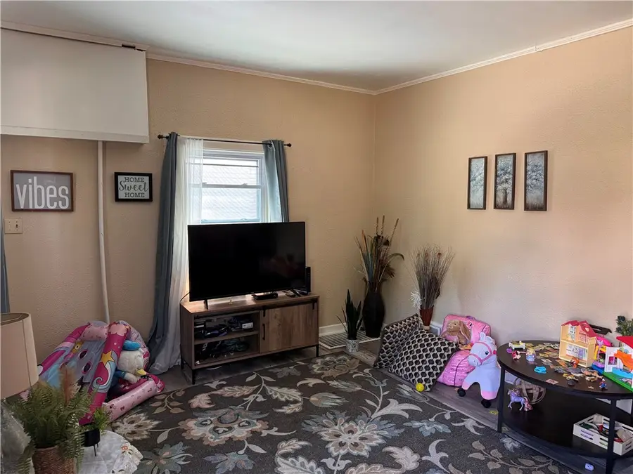 231 Jefferson Ave, Sharon, PA 16146 - #3