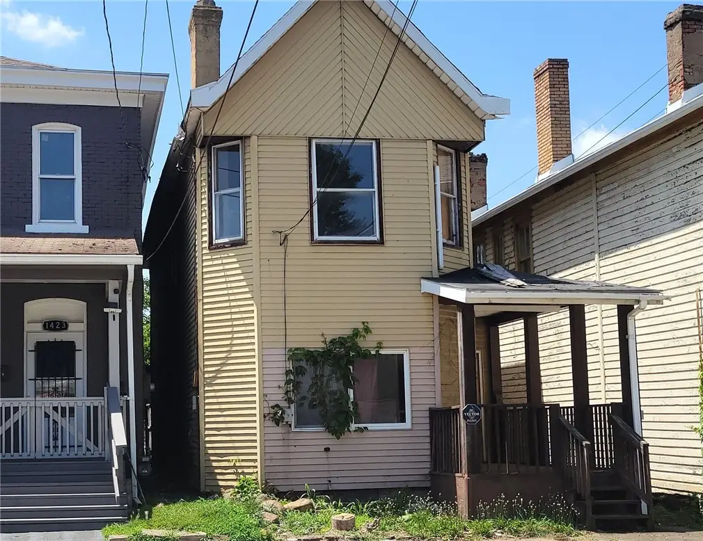 1425 3rd Ave, Beaver Falls, PA 15010 - #1
