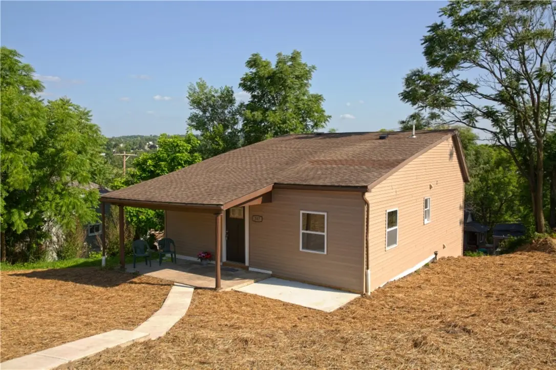 387 W Wylie Ave, Washington, PA 15301 - #1