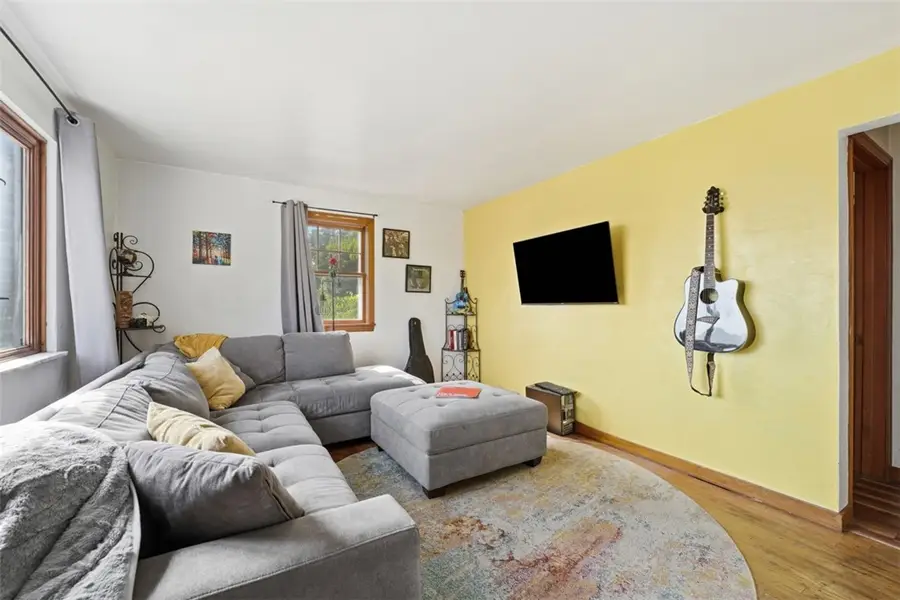 4426 Glencairn St, West Mifflin, PA 15122 - #3