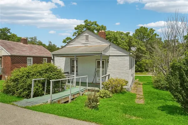 7 Locust St, Clarksville, PA 15322