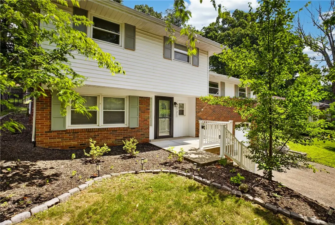 121 S Jamestown Rd, Coraopolis, PA 15108 - #1