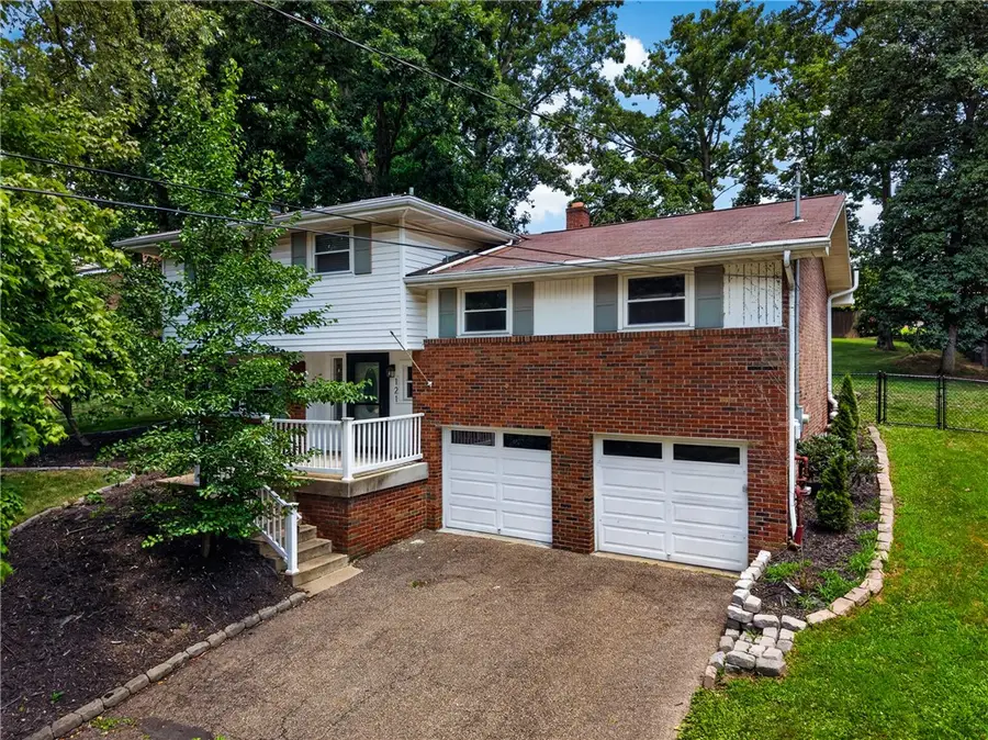 121 S Jamestown Rd, Coraopolis, PA 15108 - #2