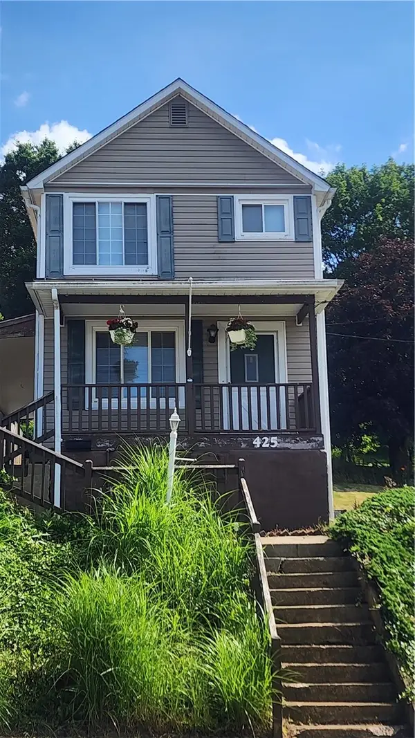 425 Summit Ave, Ellwood City, PA 16117