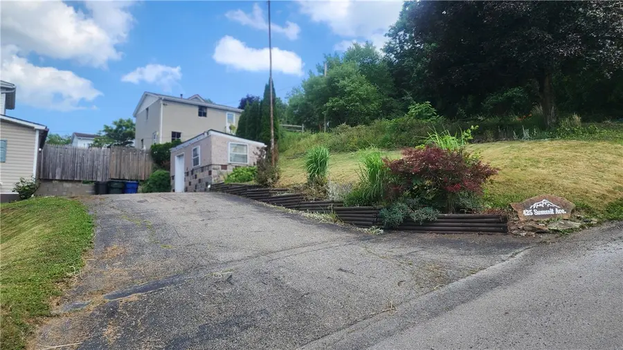 425 Summit Ave, Ellwood City, PA 16117 - #3
