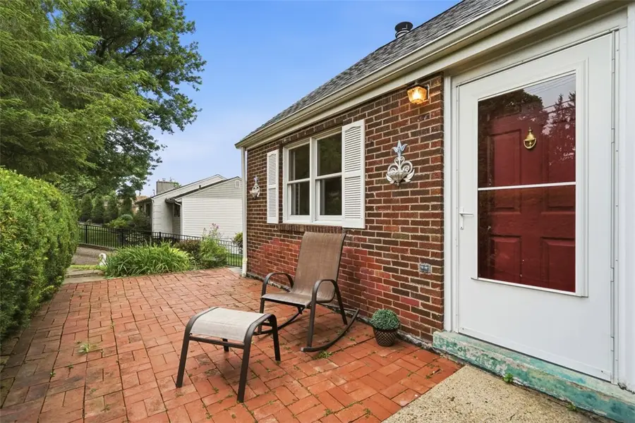 218 Old Lesnett Rd, Pittsburgh, PA 15241 - #2
