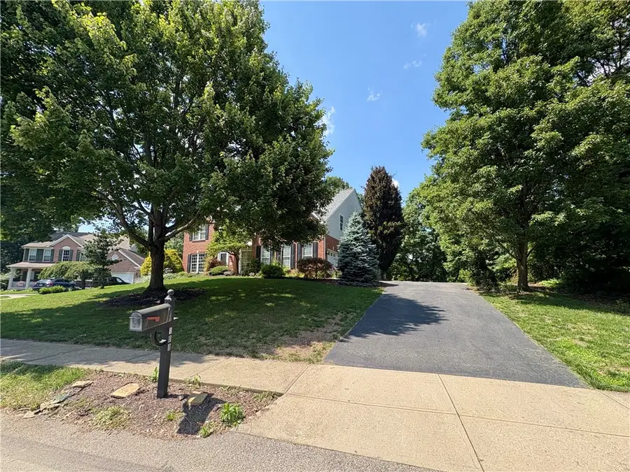 108 Creekwood Dr, Venetia, PA 15367 - #2