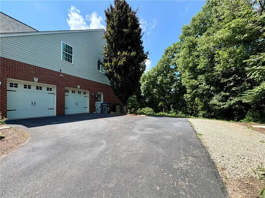 108 Creekwood Dr, Venetia, PA 15367 - #3