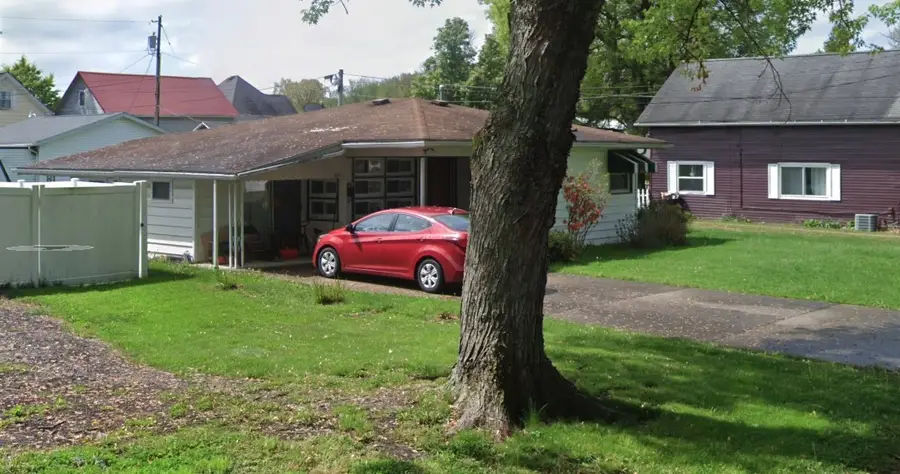 303 W South St, Carmichaels, PA 15320 - #3