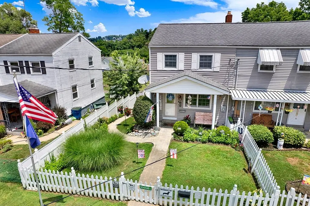 320 Cedar St, Jeannette, PA 15644 - #1