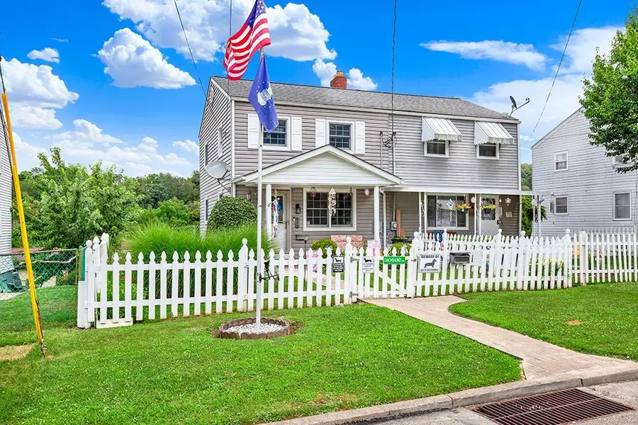 320 Cedar St, Jeannette, PA 15644 - #2