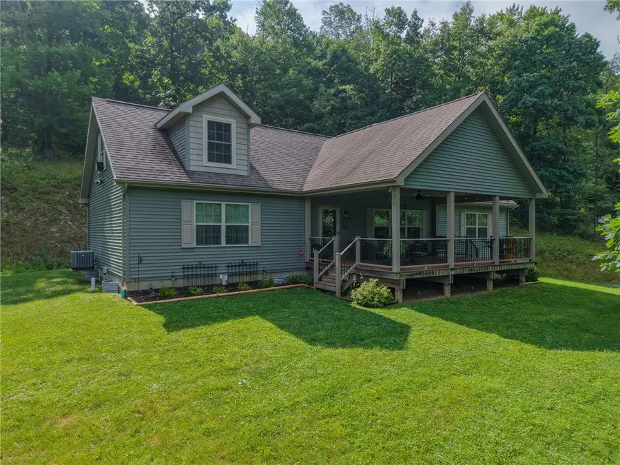 201 Magill Rd, Zelienople, PA 16063 - #2