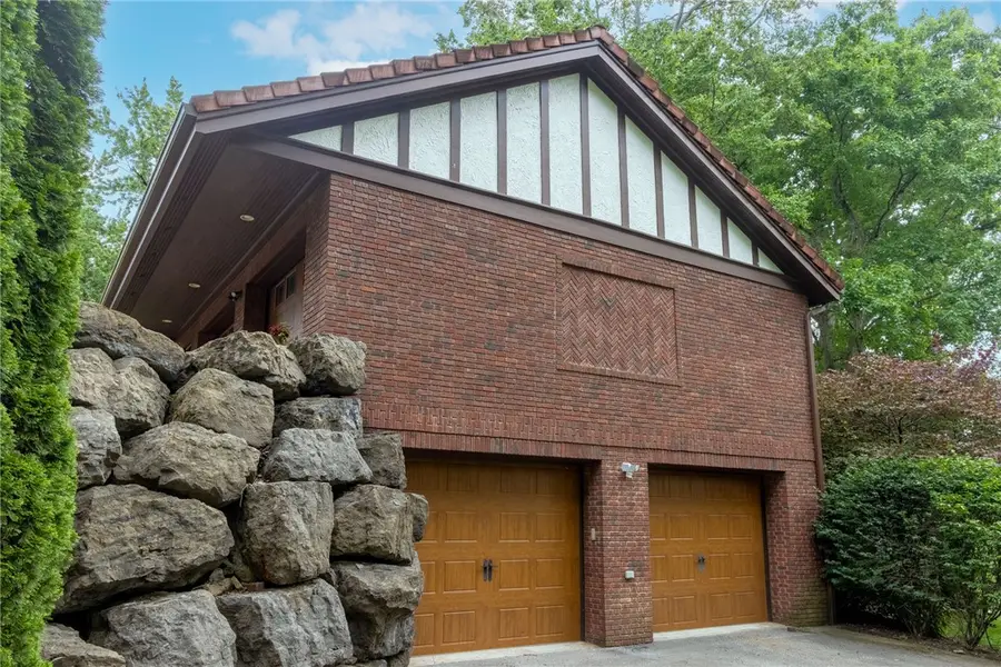 405 W Washington Boulevard, Grove City, PA 16127 - #3