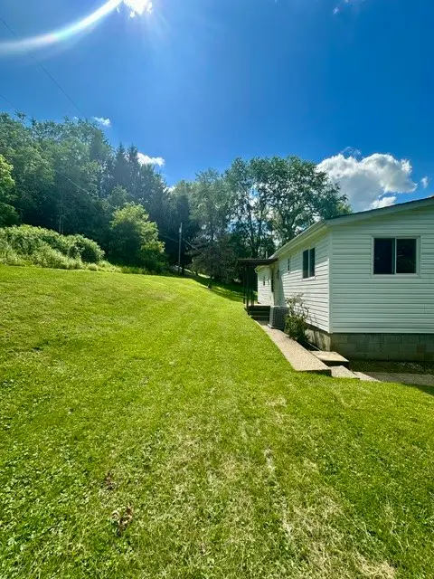 512 Colonial Ave, Grindstone, PA 15442 - #3