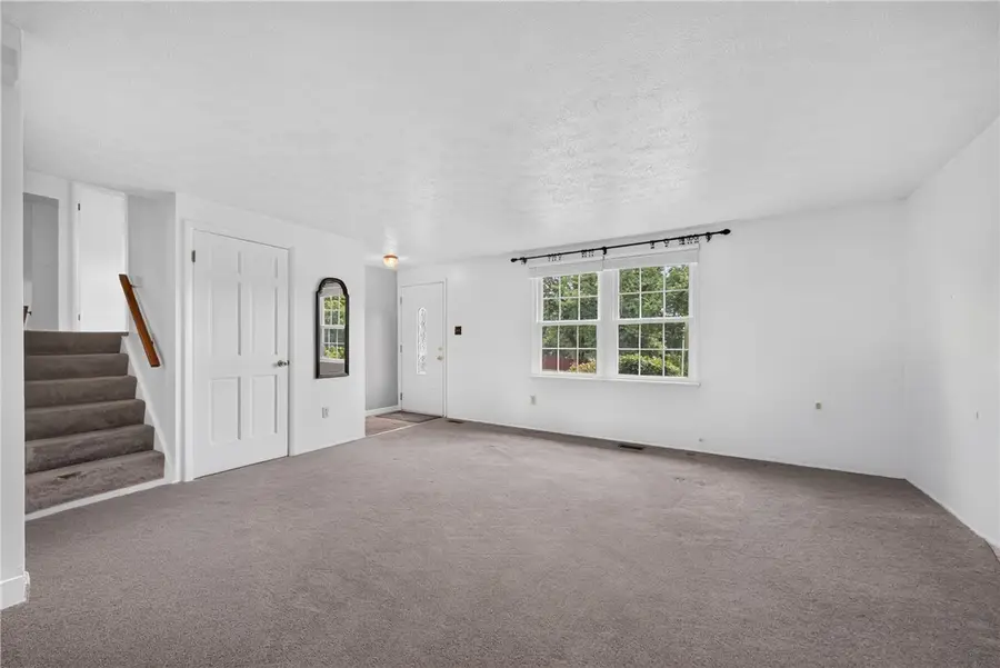 9 Robinwood Dr, Coraopolis, PA 15108 - #2
