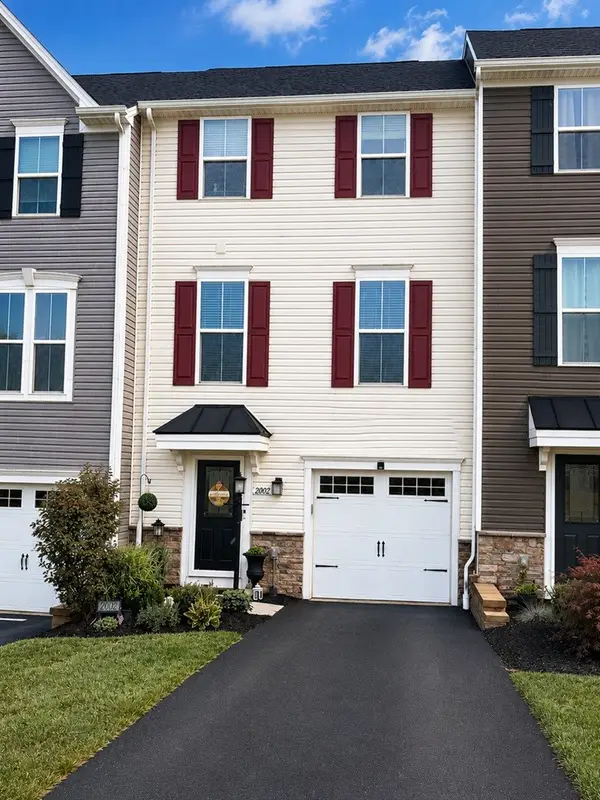 2002 Cade Dr, Monaca, PA 15061