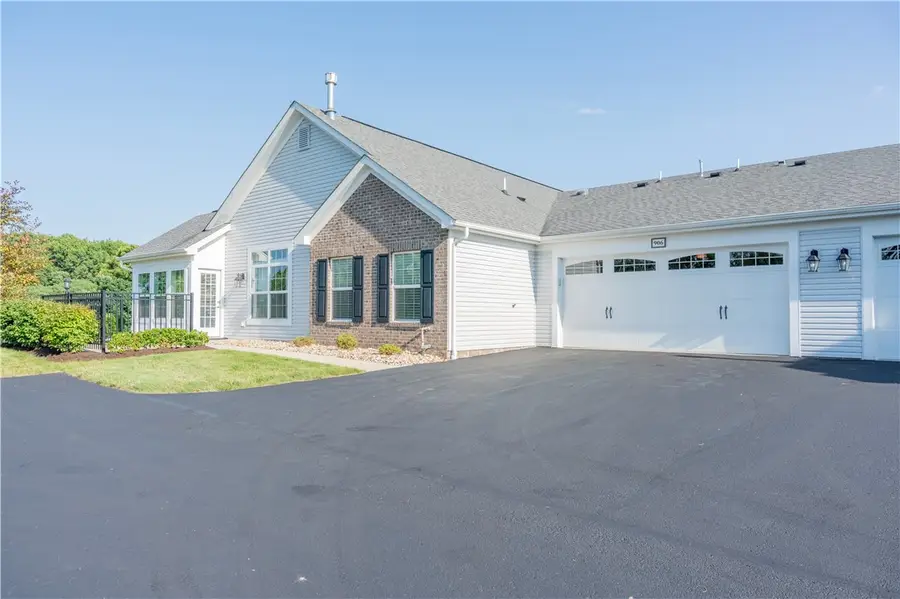 906 Spring Valley Dr, Zelienople, PA 16063 - #2