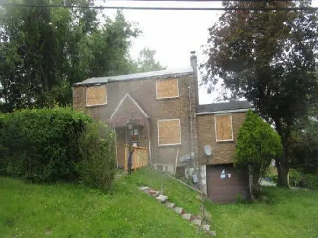 102 Grove Rd, Verona, PA 15147 - #1