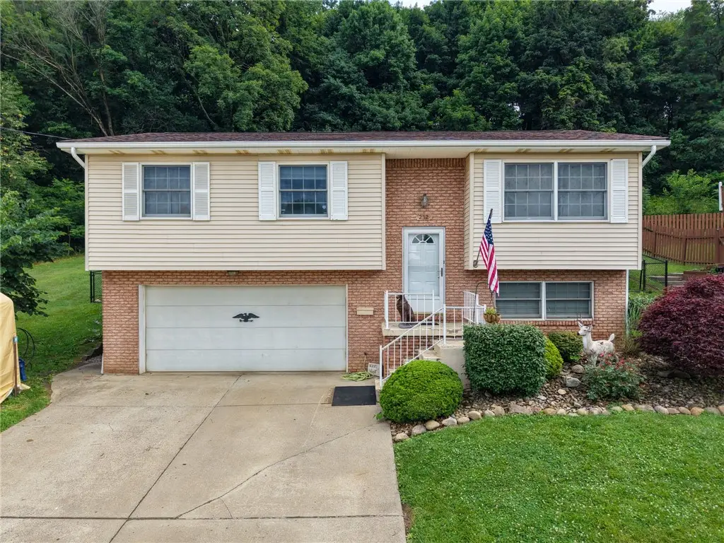 232 Hazen Ave, Ellwood City, PA 16117 - #1